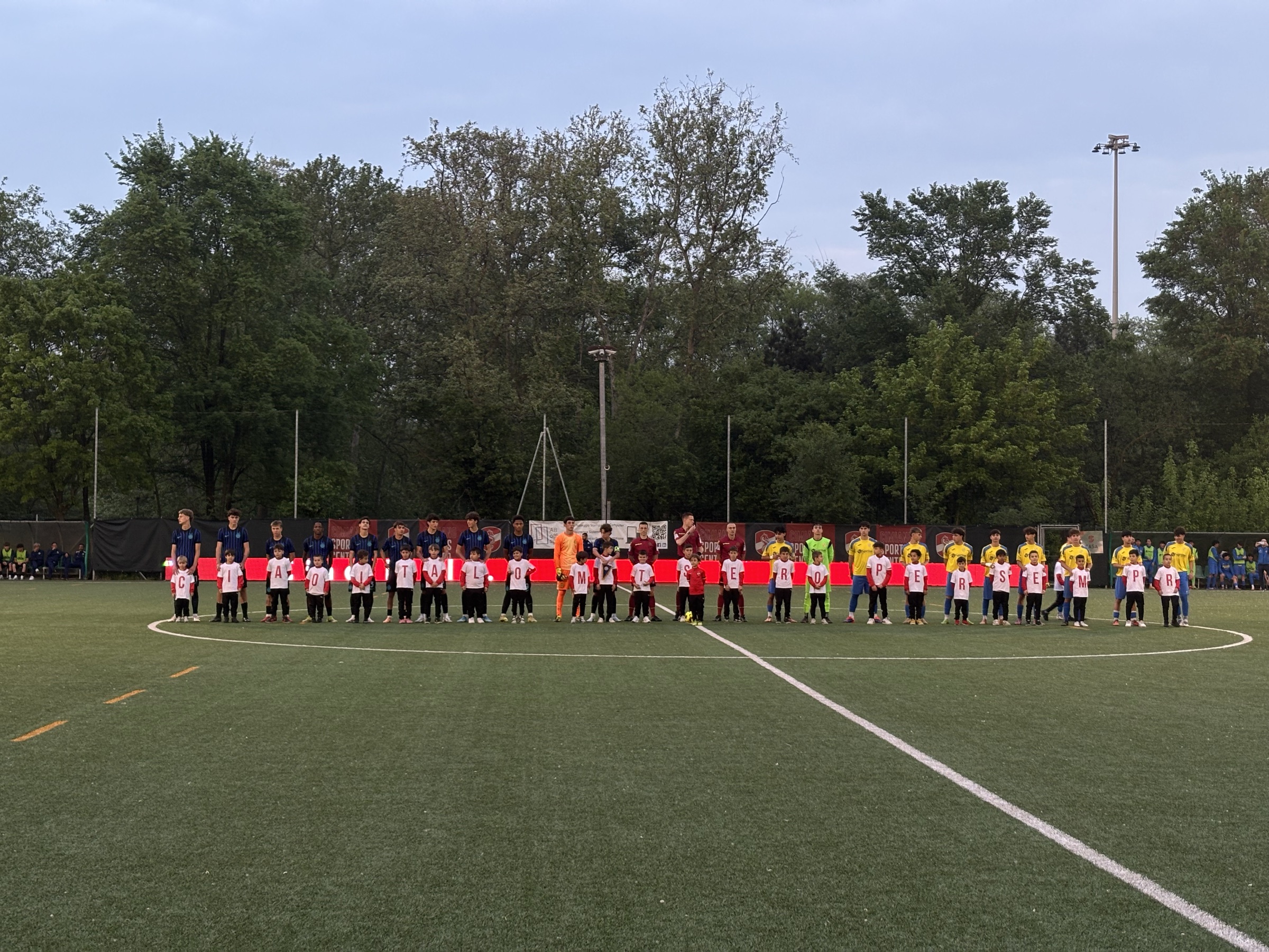 Ingresso delle squadre in campo al Trofeo Italo Galbiati
